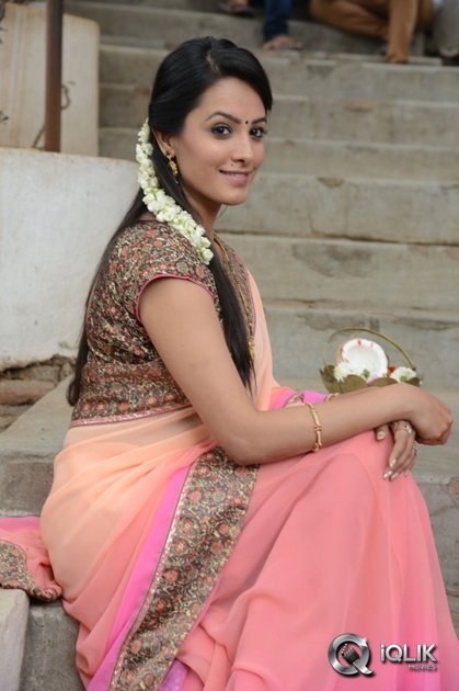 Anita-at-Manalo-Okadu-Movie-Opening